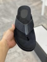Gucci Men's GG T-Strap Slide Sandals Black For Men 429362 - Image 8