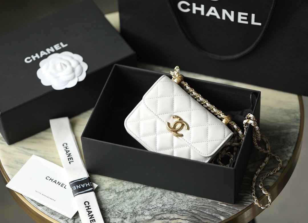 1-4.jpeg Chanel CO-CO Clutch With Chain 9.5cm/3.7in Gold Toned Hardware For Women White - Image 1