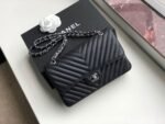 Chanel Chevron Classic Medium Crossbody Bag 10.2in/ 26cm Black Silver Hardware For Women - Image 4