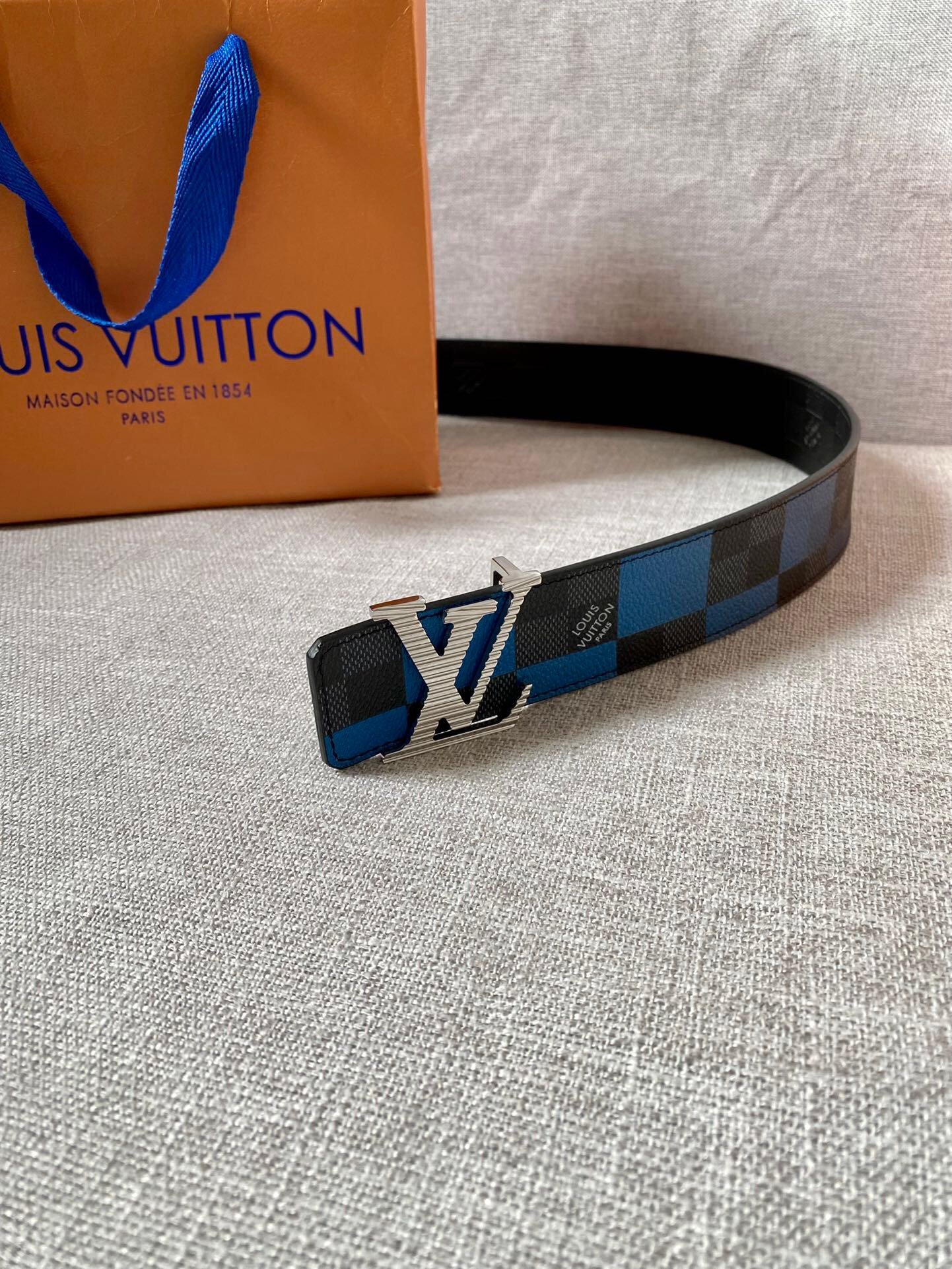 33ab381c.jpeg Louis Vuitton Reversible LV Belt Damier Graphite 3D Canvas Blue and Black LV Women Belt - Image 1