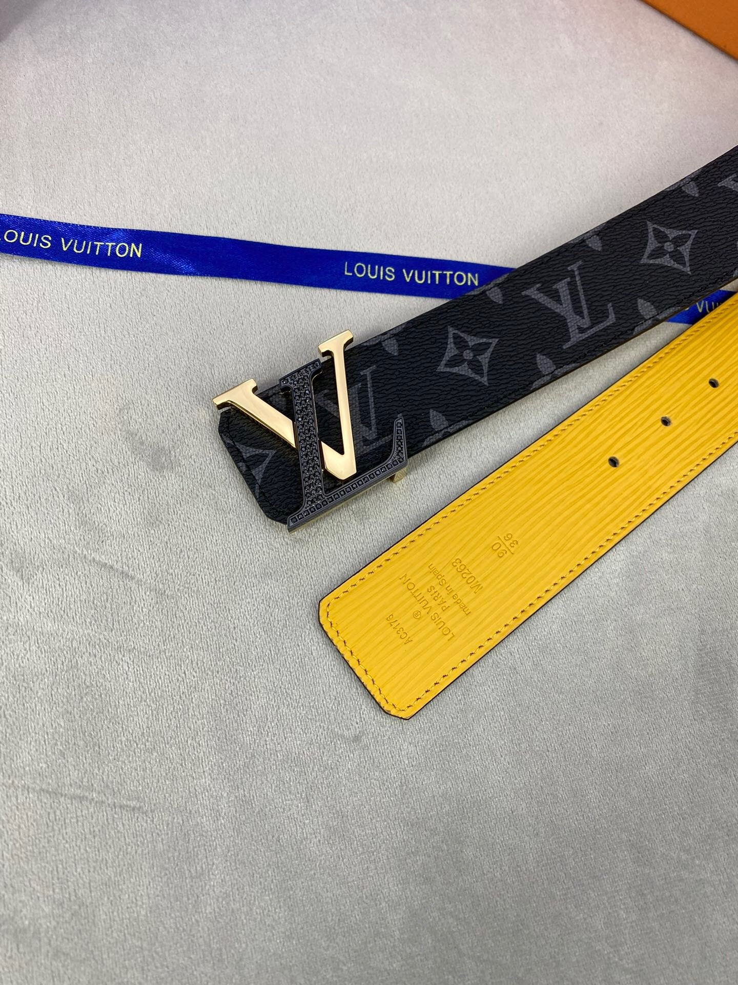 35caa7c1.jpeg Louis Vuitton Initiales Reversible - Image 1