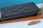 Louis Vuitton Pochette Voyage MM Pouch 10.6in/ 27cm Grey Damier Graphite 3D Canvas Silver Hardware For Men N60444 - Image 5