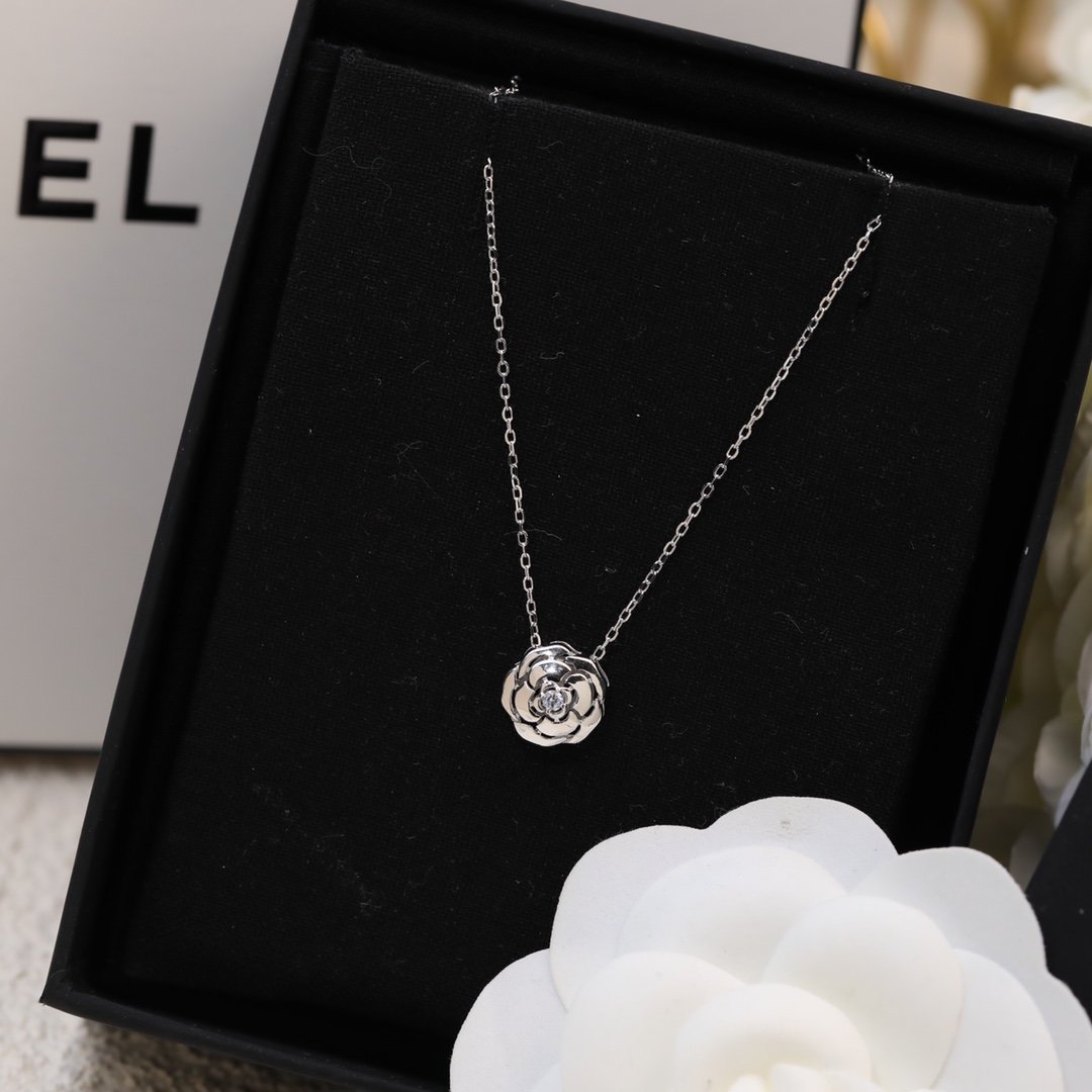 51c5b0f6.jpeg Chanel Necklace - Image 1