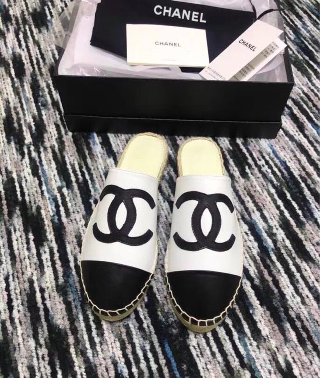 577321530587666_.pic__09111.1531112901-2.jpg Chanel Mule Espadrille Slides White/Black For Women, Women's Shoes - Image 1