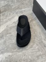 Gucci Men's GG T-Strap Slide Sandals Black For Men 429362 - Image 5