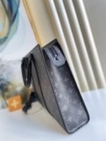 Louis Vuitton Sac Plat Horizontal Zippe Monogram Eclipse For Men, Men's Bags, Shoulder And Crossbody Bags 15.4in/39cm LV M45265 - Image 4