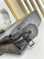 Louis Vuitton Sac Plat Horizontal Zippe Monogram Eclipse For Men, Men's Bags, Shoulder And Crossbody Bags 15.4in/39cm LV M45265 - Image 7