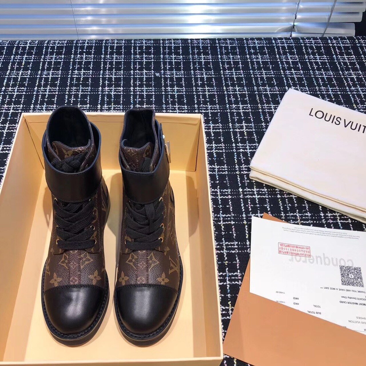 970491566147877_.pic_hd__14248.1567033777.jpg Louis Vuitton Wonderland Flat Ranger Monogram Canvas Black/Brown For Women - Image 1