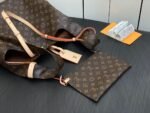 Louis Vuitton Atlantis GM Brown For Women 34cm / 13.4in M46817 - Image 3