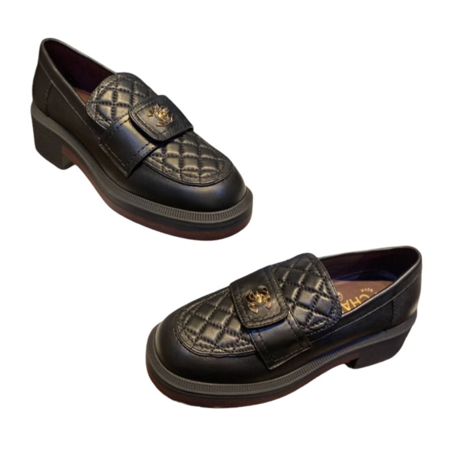 xr:d:DAFpzPnByXc:1019,j:153535908353759704,t:23122616 Chanel CC Turn-ock On Trap Heel Loafer Black For Women - Image 1