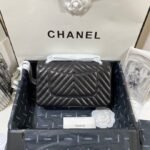 Chanel Chevron Classic Flap Medium Crossbody Bag 10.2in/ 26cm Black Black Hardware For Women - Image 4
