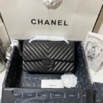 Chanel Chevron Classic Flap Medium Crossbody Bag 10.2in/ 26cm Black Black Hardware For Women - Image 3