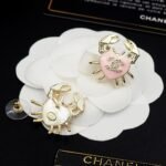 Chanel Crab Heart Pink Earring Gold - Toned For Women - Image 9