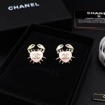 Chanel Crab Heart Pink Earring Gold - Toned For Women - Image 2
