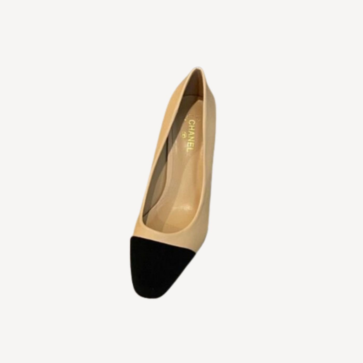 xr:d:DAFjitk7JkQ:3087,j:3569522200983881080,t:24022215 Chanel Pumps Beige For Women - Image 1