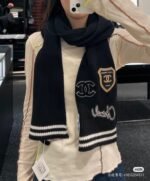 Chanel Stamp Knitted Scarf Black 180cm/71in For Women - Image 3