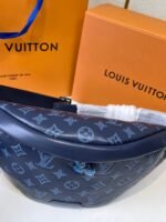 Louis Vuitton Discovery PM Bumbag 17.3in/ 44cm Navy Blue Black Hardware For Men M45729 - Image 6