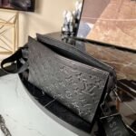 Louis Vuitton Pochette Gaston Wearable Wallet Shoulder Bag 8.7in/ 22cm Black Monogram Shadow Black Hardware For Men M81115 - Image 5
