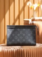 Louis Vuitton Pochette Gaston Wearable Wallet Shoulder Bag 8.7in/ 22cm Black Monogram Eclipse Canvas Silver Hardware For Men M81124 - Image 5