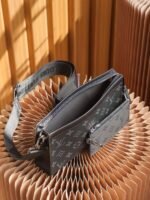 Louis Vuitton Pochette Gaston Wearable Wallet Shoulder Bag 8.7in/ 22cm Black Monogram Eclipse Canvas Silver Hardware For Men M81124 - Image 13