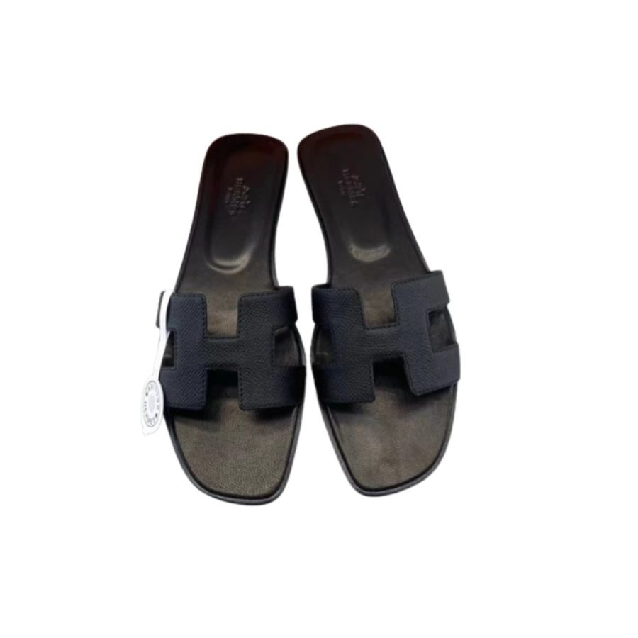 xr:d:DAFpzPnByXc:792,j:5084971711378193760,t:23103112 Hermes Oran Sandal Black For Women - Image 1