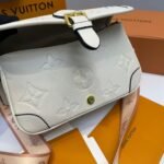 Louis Vuitton Diane White For Women‎ 9.1in/23.1cm - Image 5