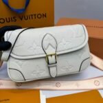 Louis Vuitton Diane White For Women‎ 9.1in/23.1cm - Image 4