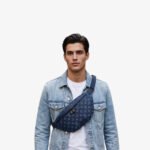 Louis Vuitton Discovery PM Bumbag 17.3in/ 44cm Navy Blue Black Hardware For Men M45729 - Image 2