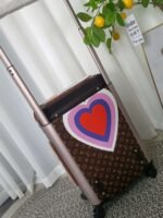 Louis Vuitton Heart Horizon 55 Suitcase 21.7in/ 55cm Brown Purple Hardware - Image 4