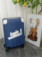 Louis Vuitton Horizon 55 Suitcase 21.7in/ 55cm Monogram Blue Silver Hardware - Image 3