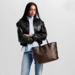 Louis Vuitton Neverfull Inside Out MM Tote Bag 2.2in/ 31cm Black Gold Hardware For Women M11946 - Image 3