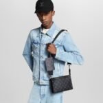 Louis Vuitton Pochette Gaston Wearable Wallet Shoulder Bag 8.7in/ 22cm Black Monogram Eclipse Canvas Silver Hardware For Men M81124 - Image 3