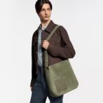 Louis Vuitton Verso Hobo Shoulder Bag 11.8in/ 30cm Khaki Silver Hardware For Men M26747 - Image 2