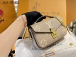 Louis Vuitton Pochette Metis East West Shoulder Bag 8.5in/ 21.5cm Tourterelle Gray / Creme Beige Gold Hardware For Women M23081 - Image 4