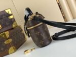 Louis Vuitton Vanity Chain Pouch Brown For Women 19cm / 7.5in M47125 - Image 2