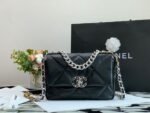 Chanel Flap Bag Crossbody 10.2in/ 26cm Black For Women - Image 2
