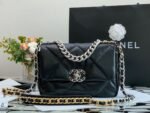 Chanel Flap Bag Crossbody 10.2in/ 26cm Black For Women - Image 9