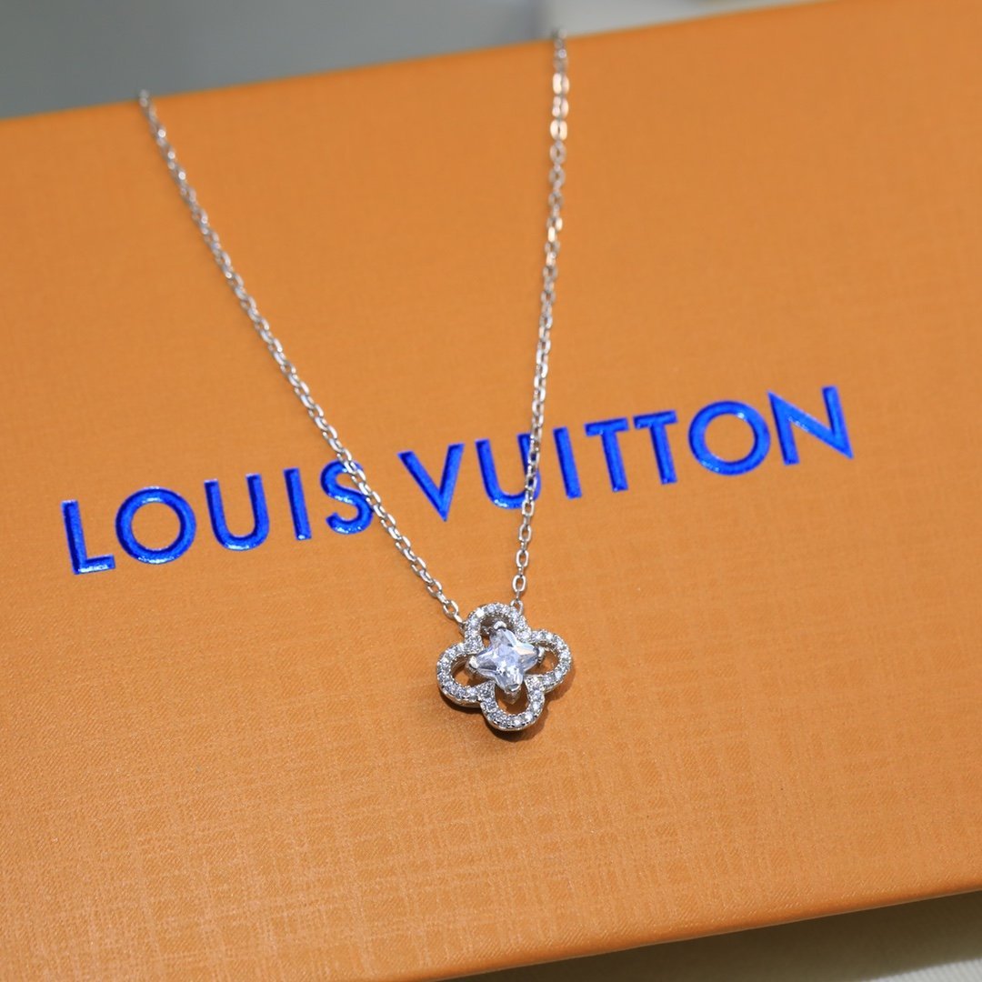 b52a9d33.jpeg Louis Vuitton Necklace - Image 1