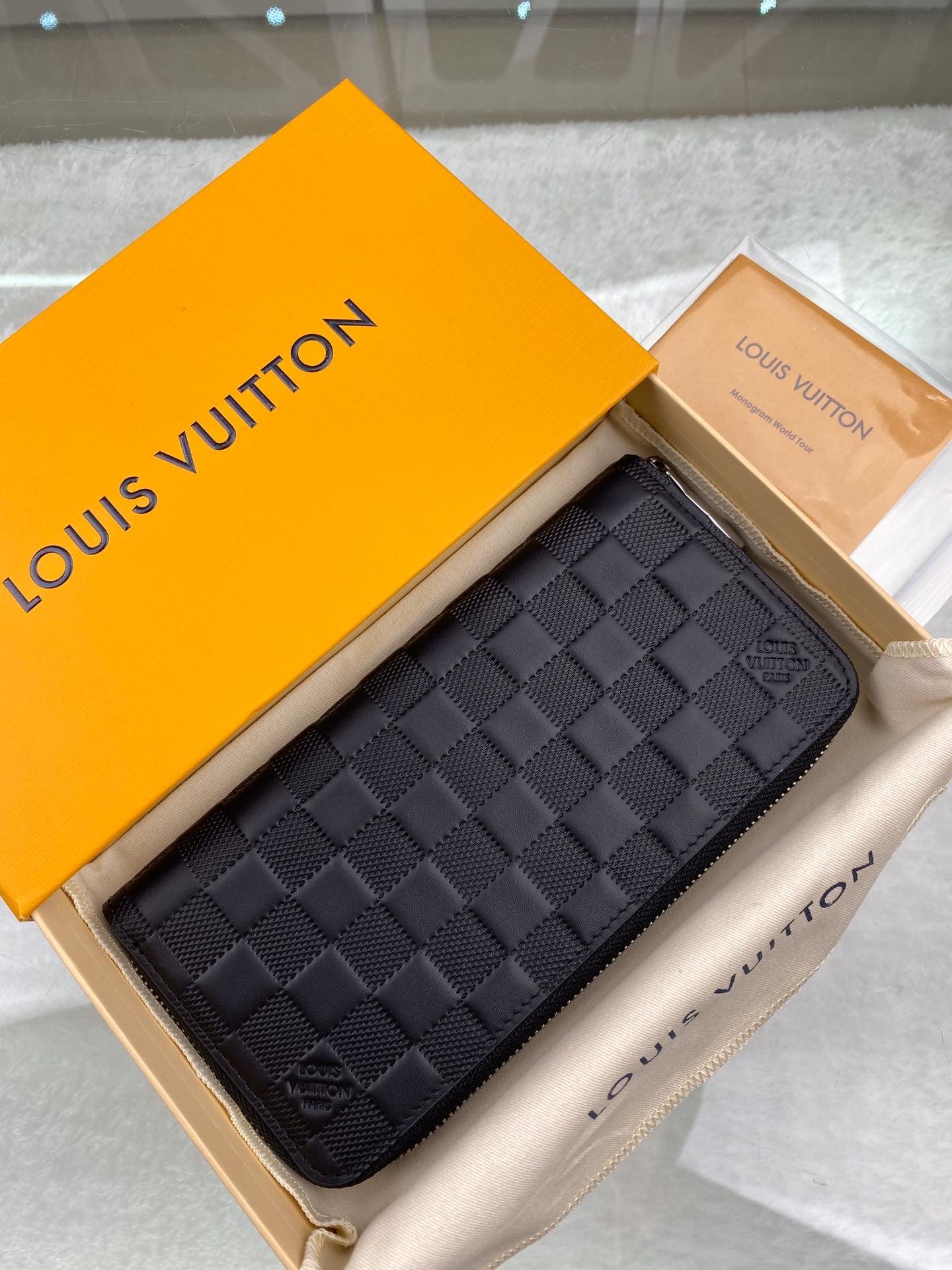 b85c6e14-1.jpg Louis Vuitton Zippy Wallet Vertical Damier Infini For Men, Men's Wallet 7.9in/20cm LV N63548 - Image 1