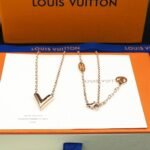 Louis Vuitton Necklace - Image 4