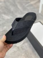 Gucci Men's GG T-Strap Slide Sandals Black For Men 429362 - Image 2