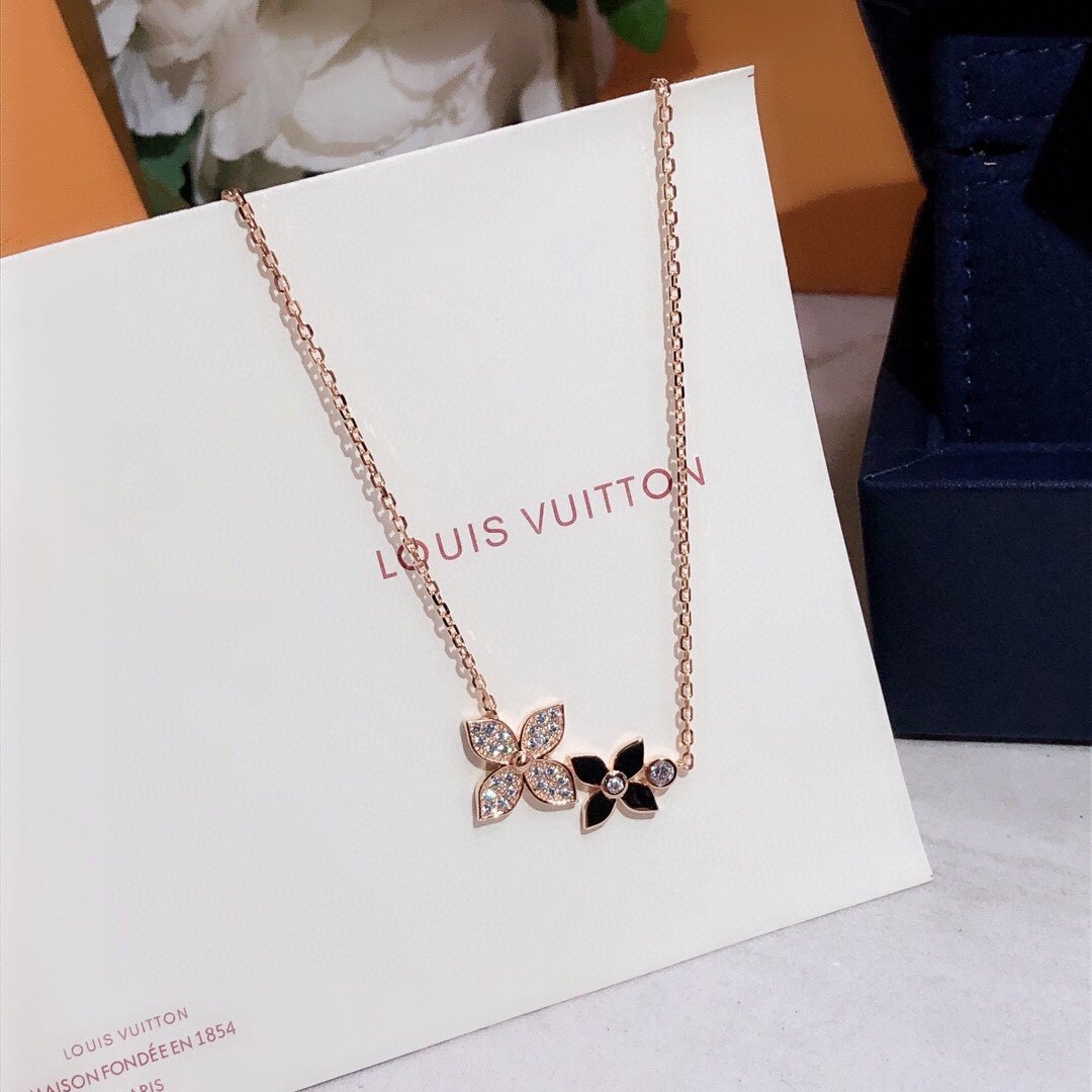 c7ba6089.jpeg Louis Vuitton Necklace - Image 1