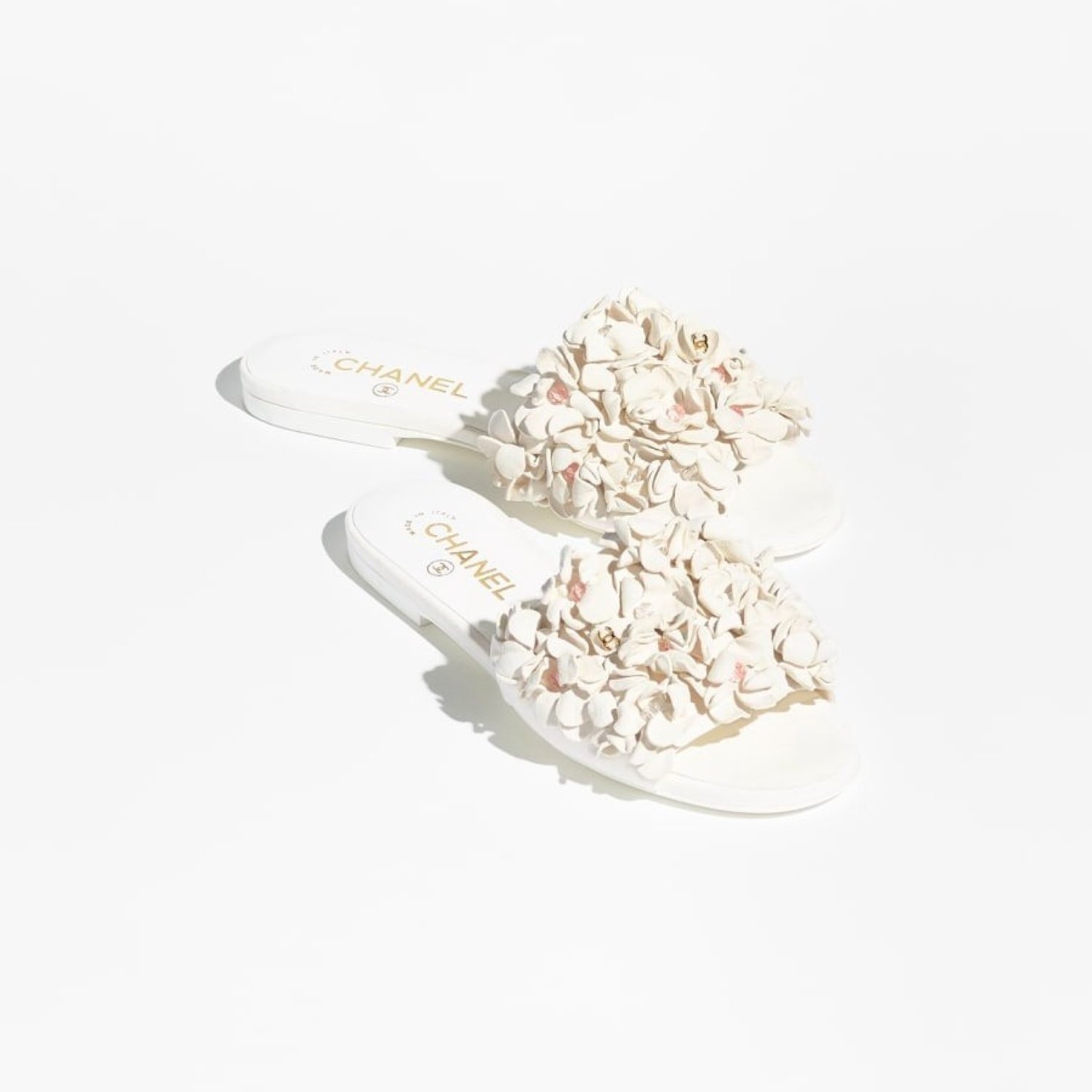 chanel-blooming-charms-mules-1.jpg Chanel Blooming Charms Mules White For Women G46231-B19043-NAEYA - Image 1