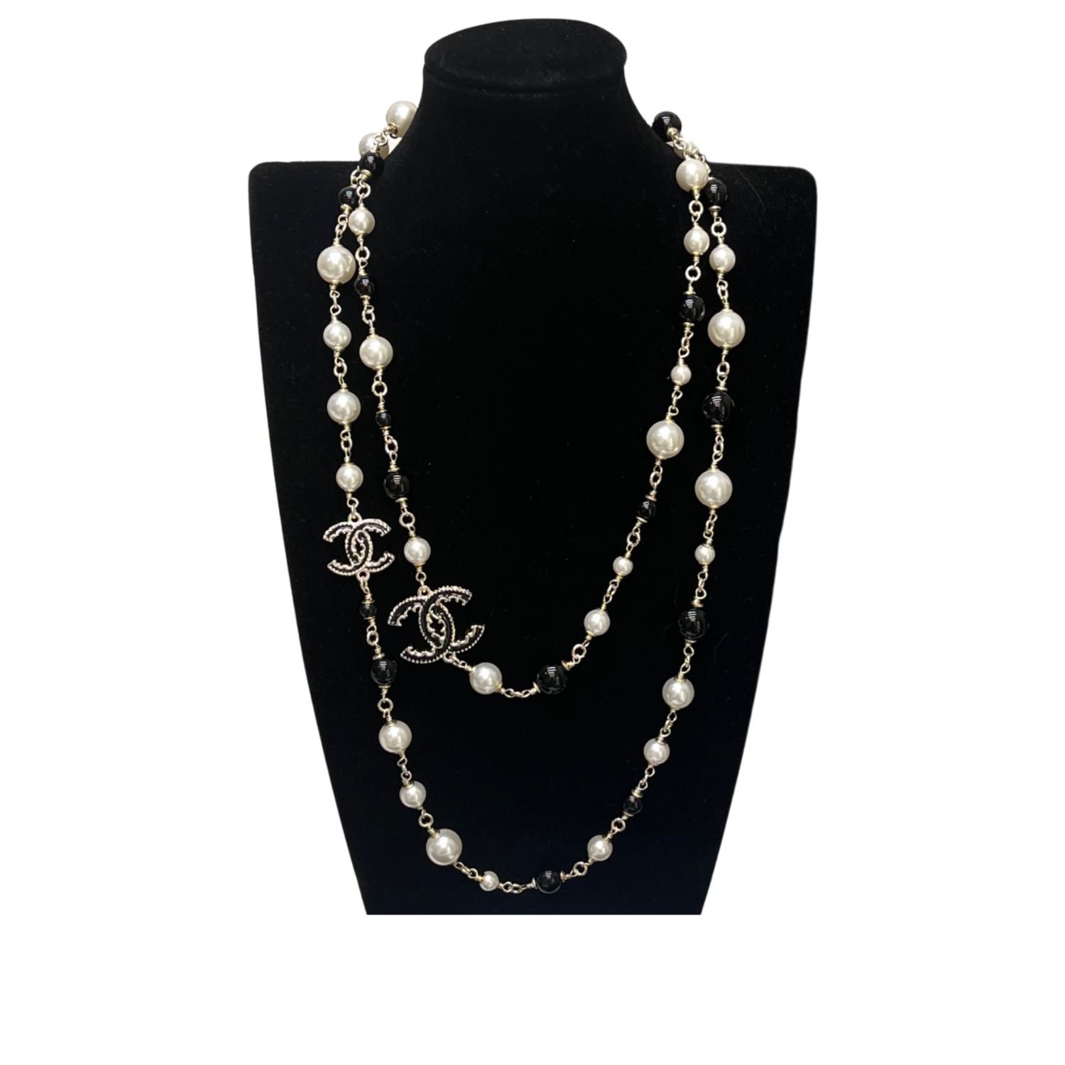 chanel-necklace-6.jpg Chanel Pearl Necklace Gold For Women - Image 1