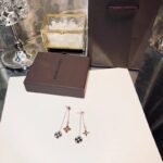 Louis Vuitton Idylle Blossom Long Earrings, 3 Golds And Diamonds - Q96413 - Image 2