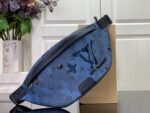 Louis Vuitton Discovery Bumbag 17.3in/ 44cm Blue Silver Hardware For Men M22576 - Image 2