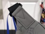 Louis Vuitton Discovery Bumbag 7.3in/ 44cm Grey Black Hardware For Men M46108 - Image 5