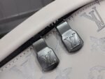 Louis Vuitton Discovery Bumbag 7.3in/ 44cm Grey Black Hardware For Men M46108 - Image 6