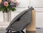 Louis Vuitton Discovery Bumbag 7.3in/ 44cm Grey Black Hardware For Men M46108 - Image 9