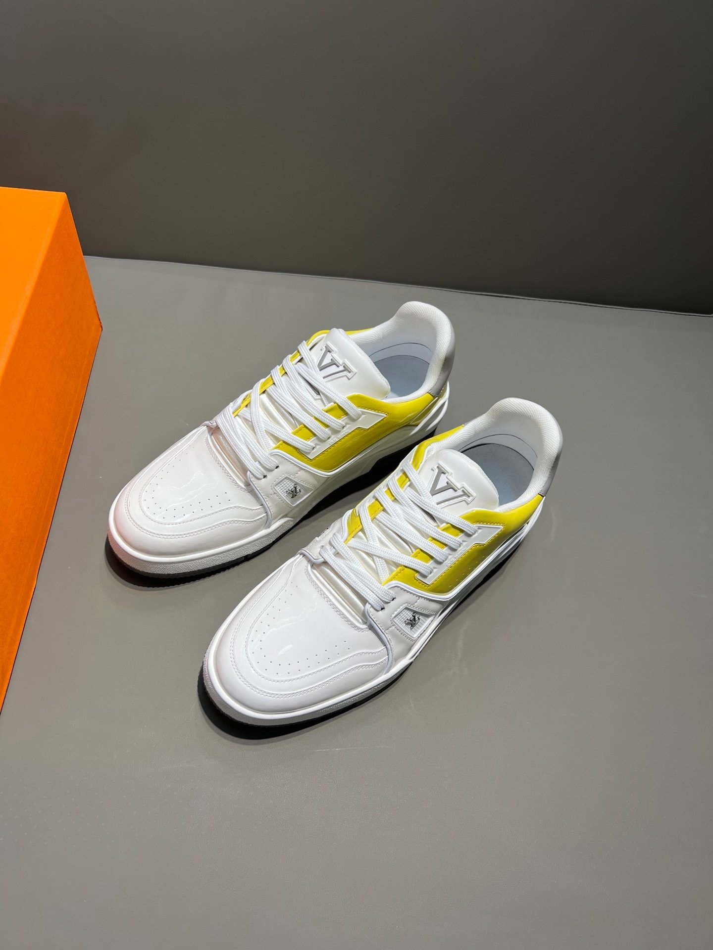 e62c1640.jpg Louis Vuitton Trainer Sneaker White/Yellow Virgil Abloh For Men LV - Image 1
